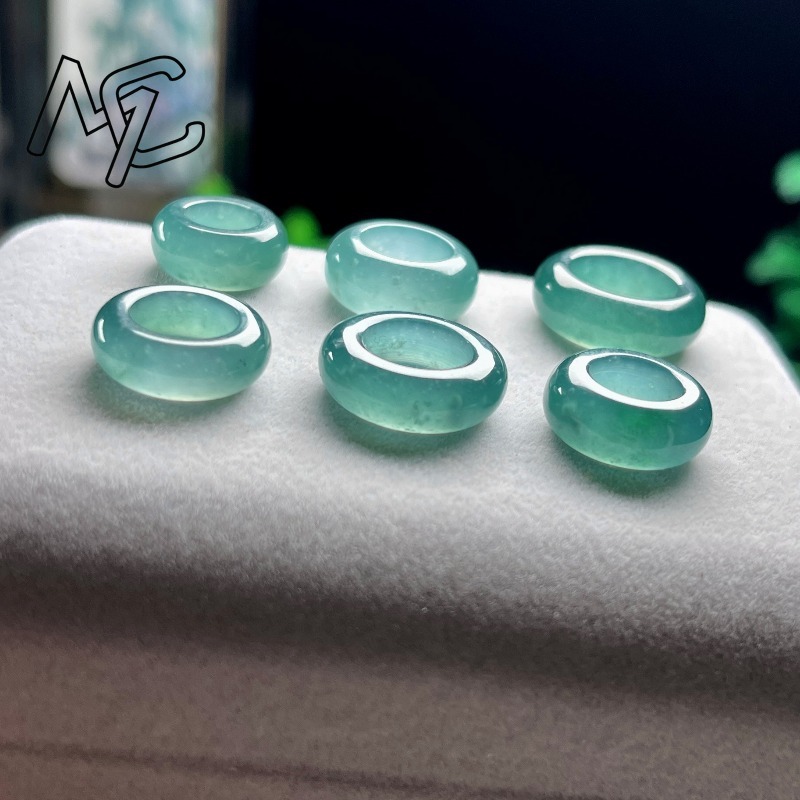 Natürlicher Smaragd Blauwasser – Beading Bewertung und Preis
